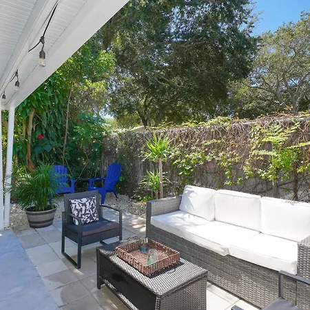 Modern & Fresh - Less Than 3 Miles To The Beach!
